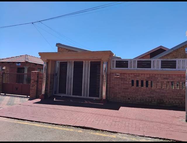 3 BEDROOM HOUSE FOR SALE IN DOBSONVILLE